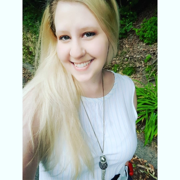 Meet your Posher, Krista - Picture 1 of 1